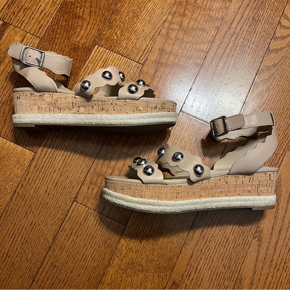 MARC FISHER NWOB Faythe Silver Studded Platform Sandals 7.5 M Tan - Picture 2 of 9